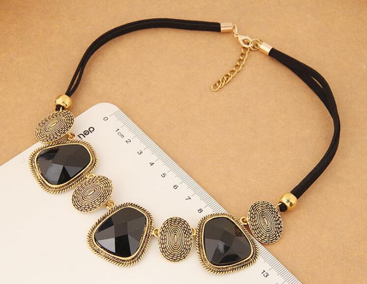 Exaggerated clavicle chain short geometric square necklace