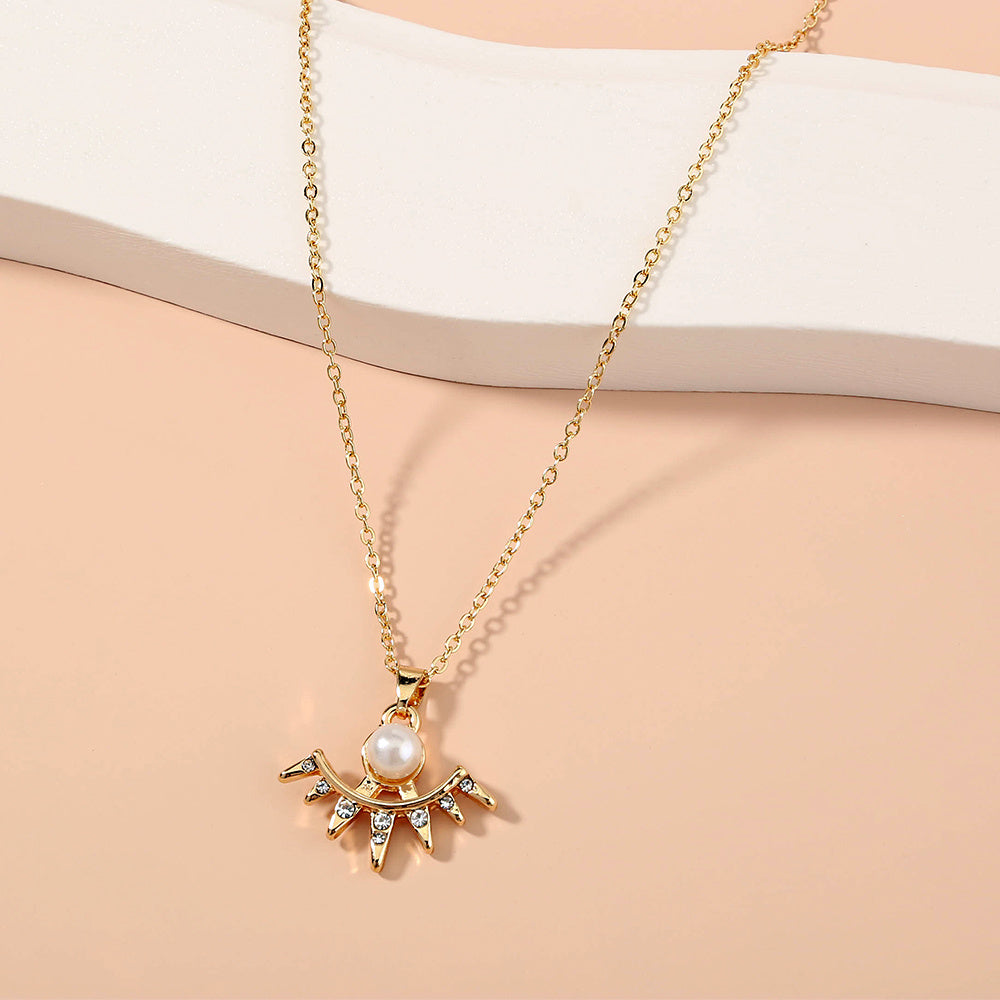 Collier festonné orné de diamants