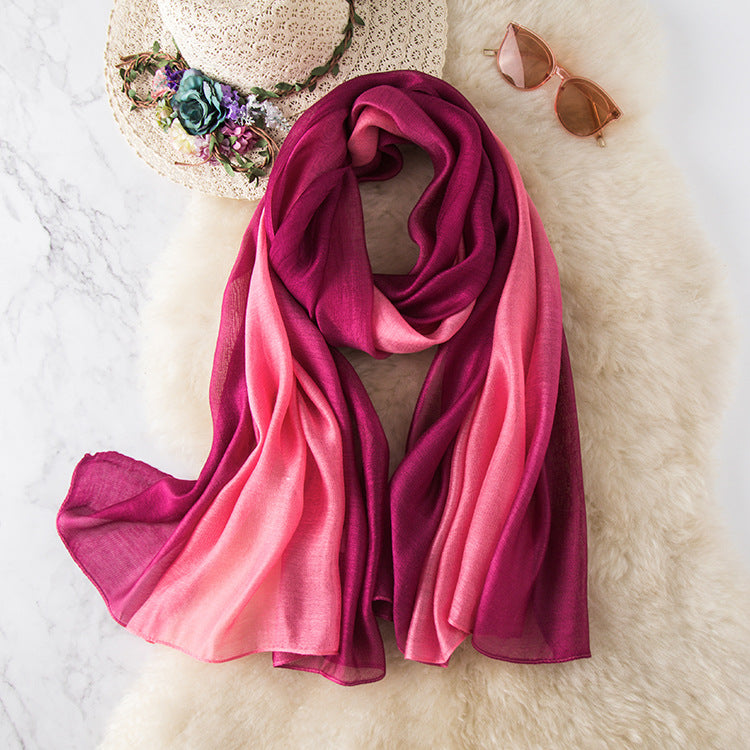Version coréenne d'un foulard pour femme assorti aux couleurs