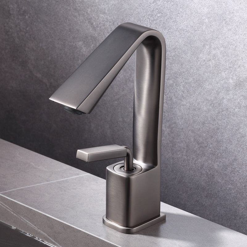 Robinet d'eau chaude et froide en cuivre, luxe léger et simplicité