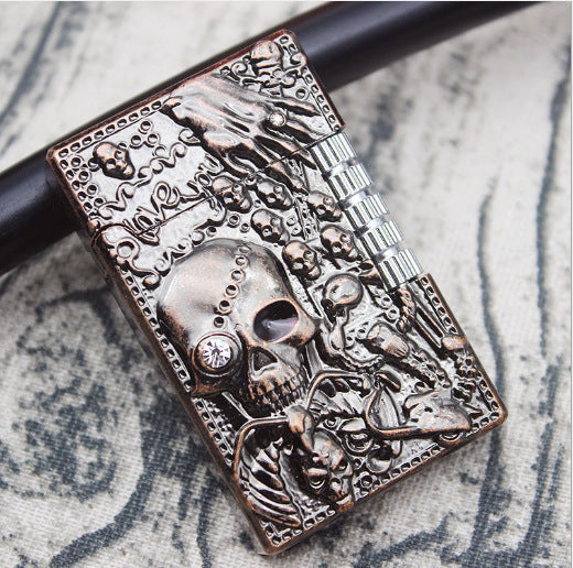 Briquets à gaz Skull Langsheng Créatif en métal en relief Tête de mort Double diamant Molette de broyage Flamme Briquet