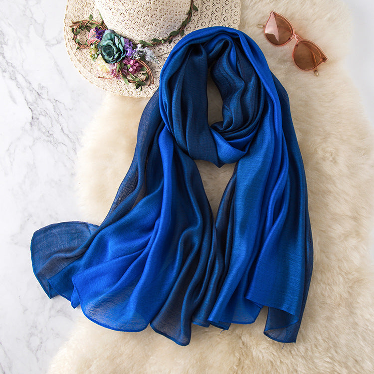 Version coréenne d'un foulard pour femme assorti aux couleurs