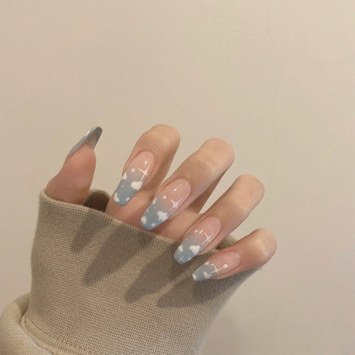 Porte des ongles finis Ongles doux Faux ongles