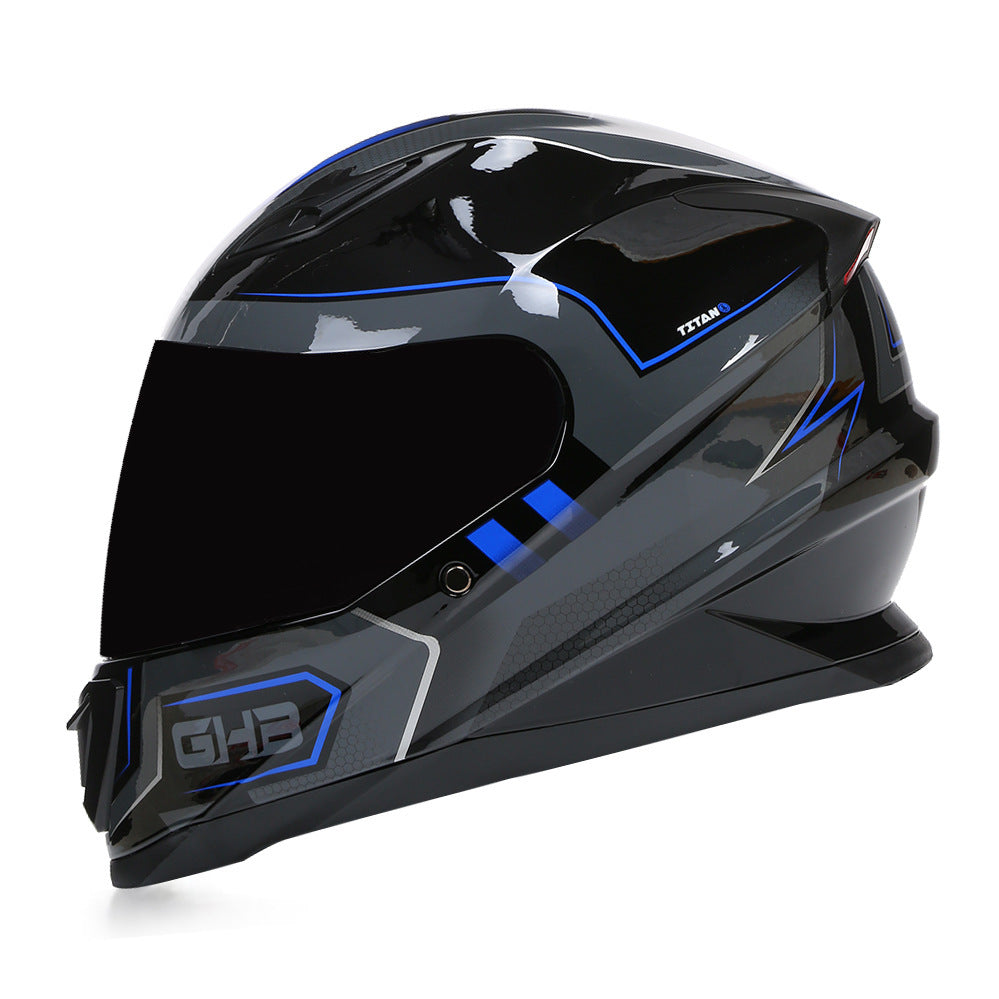 Casque de moto simple et polyvalent