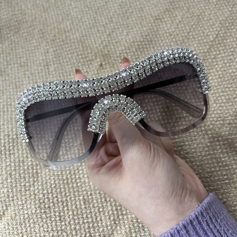 Nouvelles lunettes de soleil tendance pour femmes avec diamants