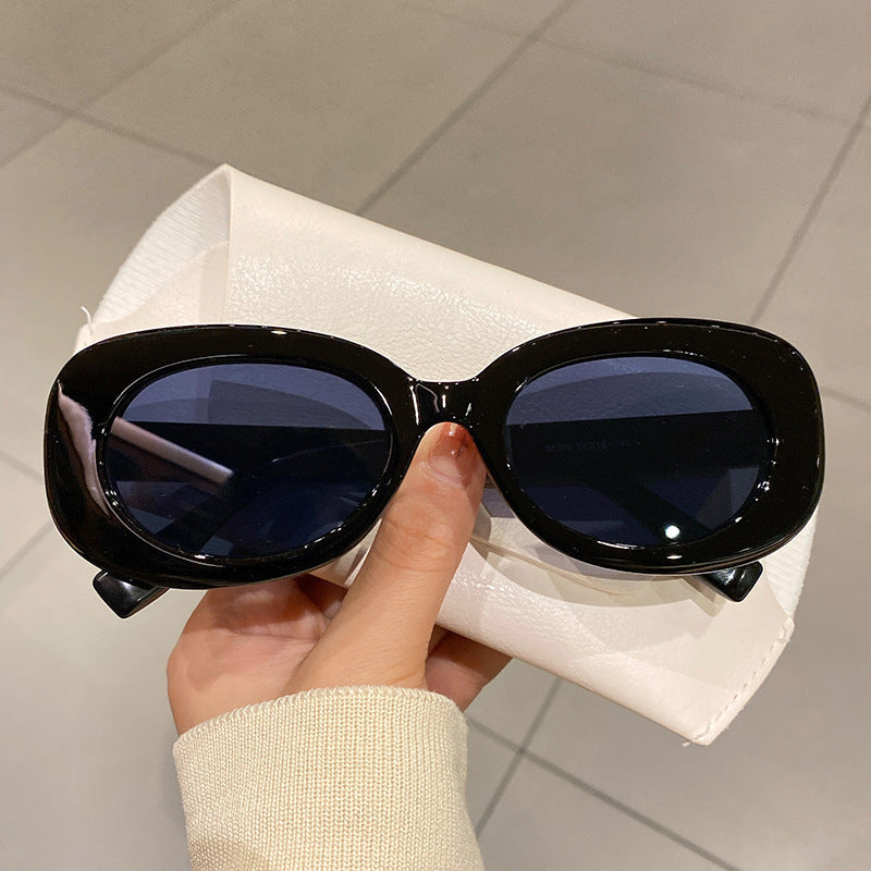 Lunettes de soleil simples à monture ovale et colorée