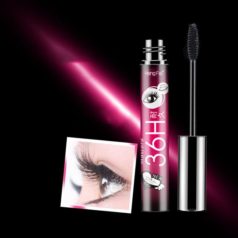 Mascara 4D courbant résistant à l'eau et à la transpiration