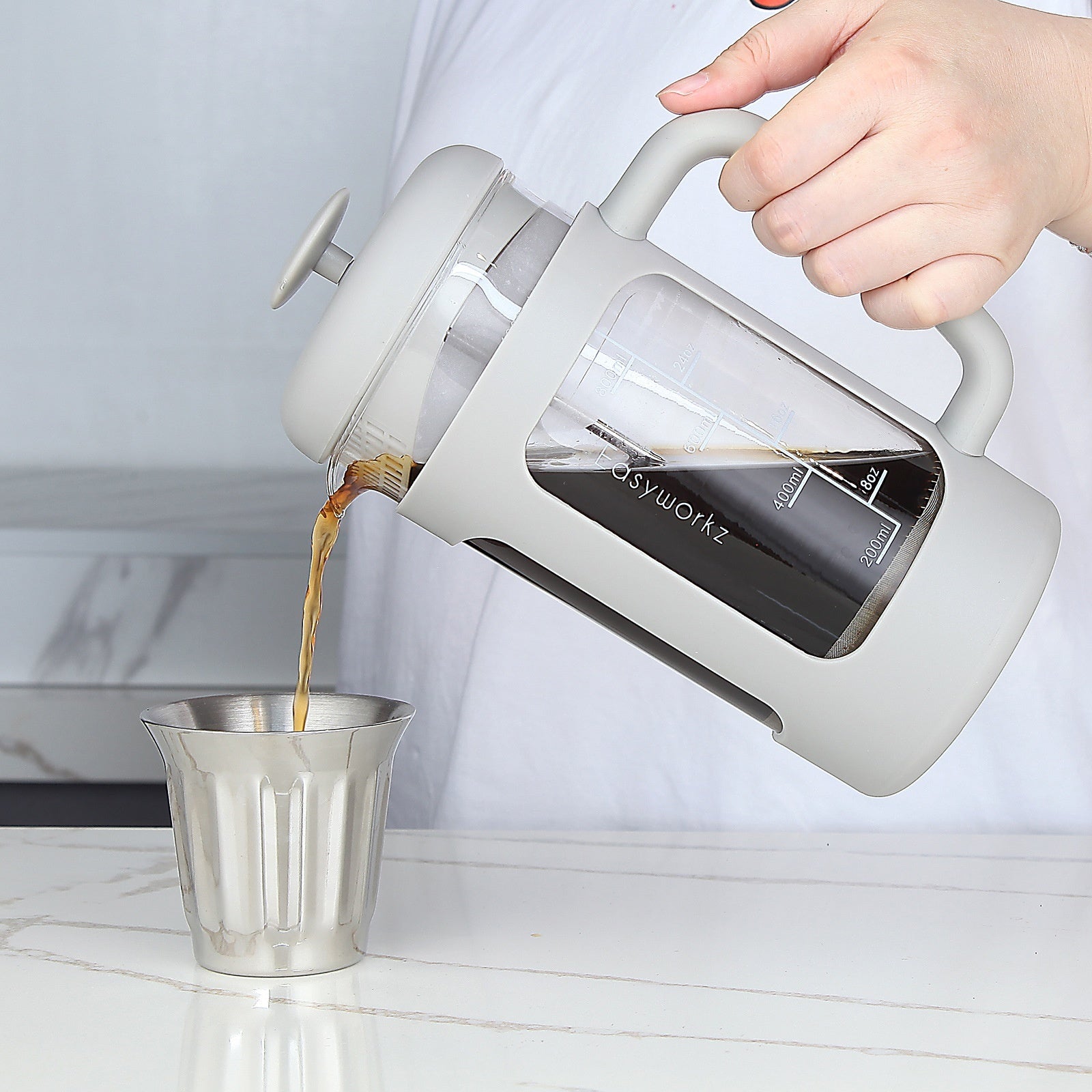 Cafetière à piston en verre avec filtre pour le café et infuseur à thé