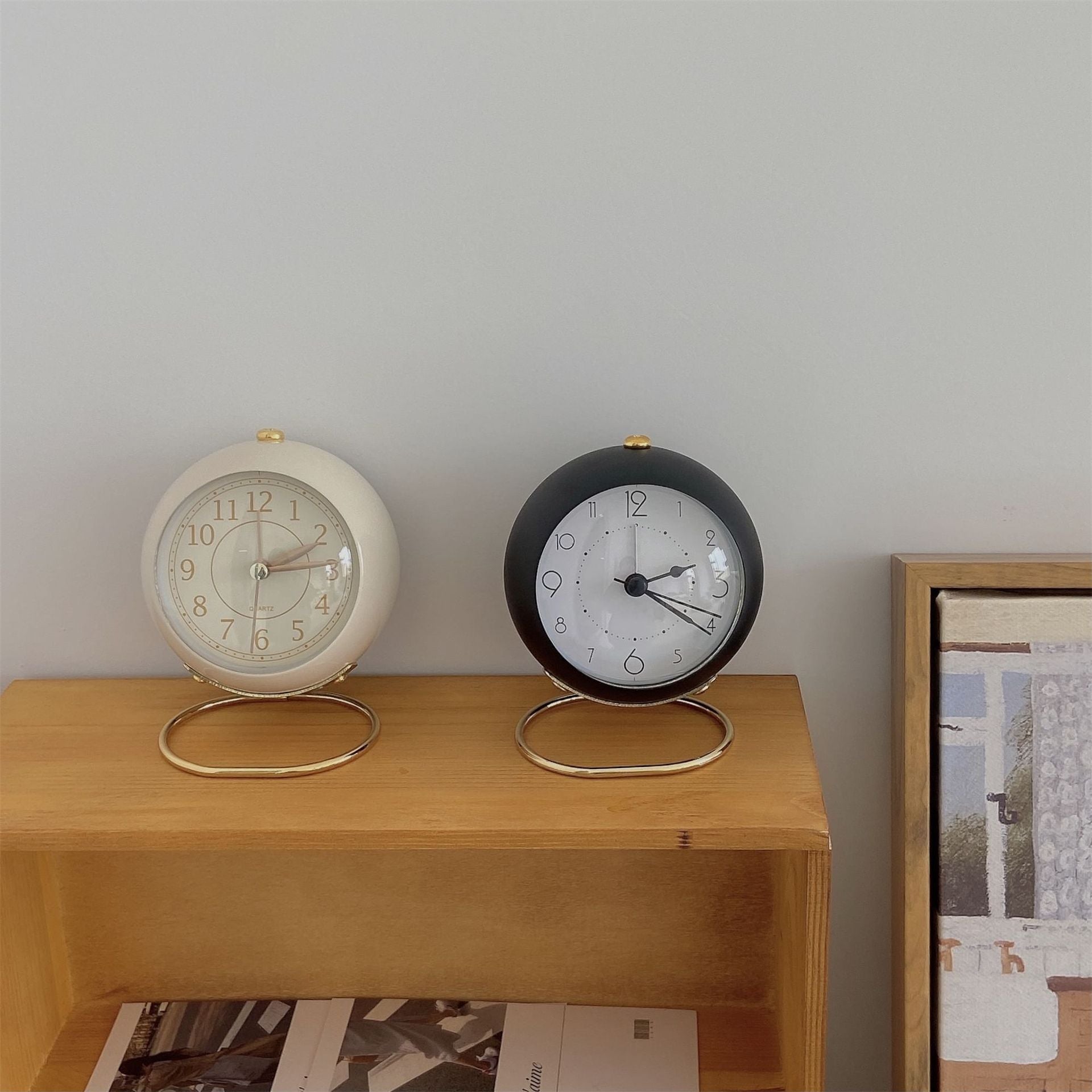 Nordic Style Retro Students Use Desktop Mute Small Alarm Clock