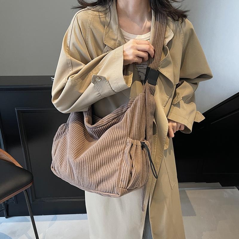Sac bandoulière simple grande capacité en velours côtelé pour femmes