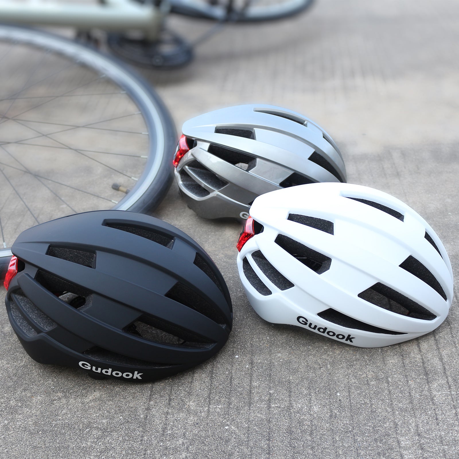 LED Light Bicycle Riding Integrated Helmet Light Men And Women Four Seasons Ventilation Breathable Comfortable
