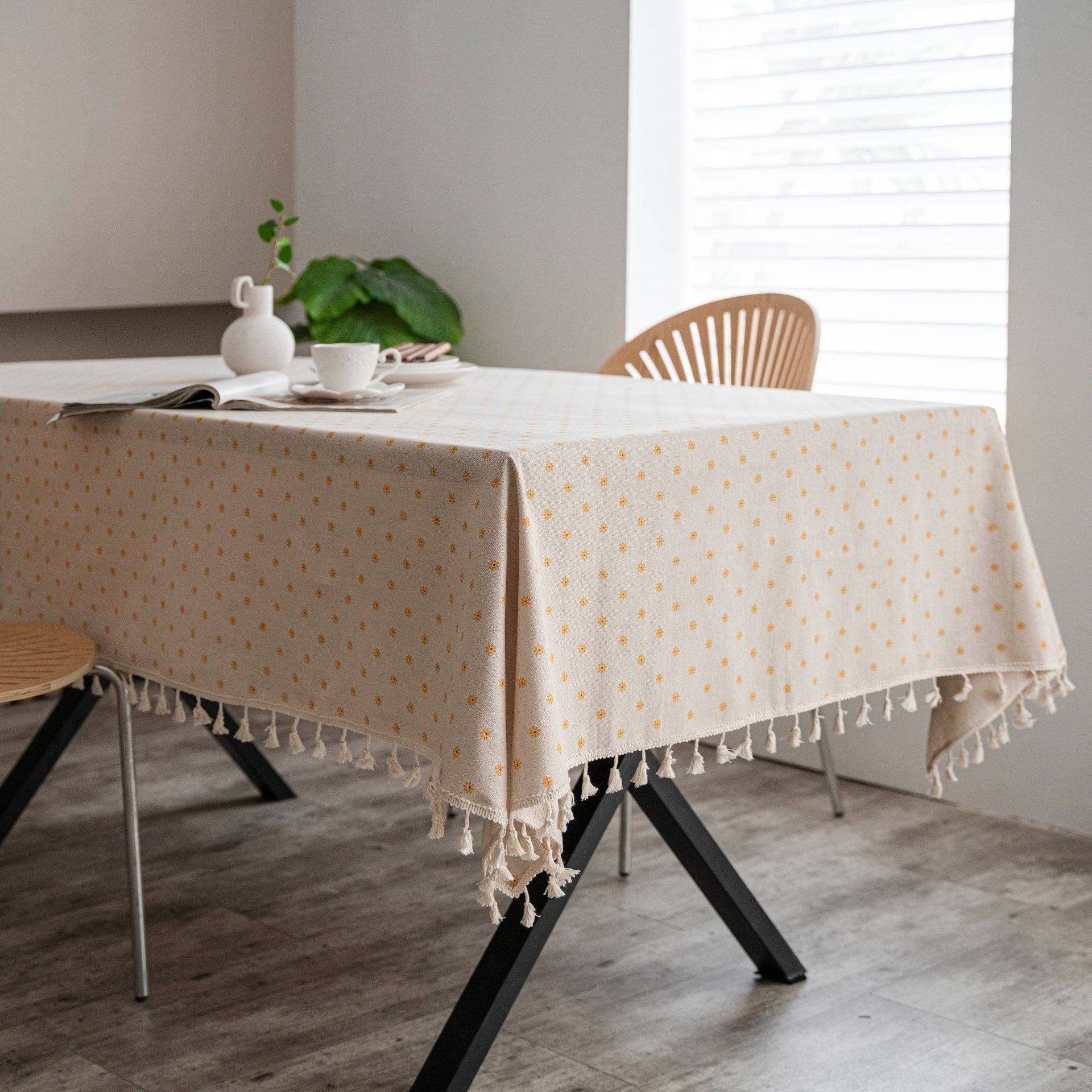 Cotton And Linen Decorative Tassel Tablecloth