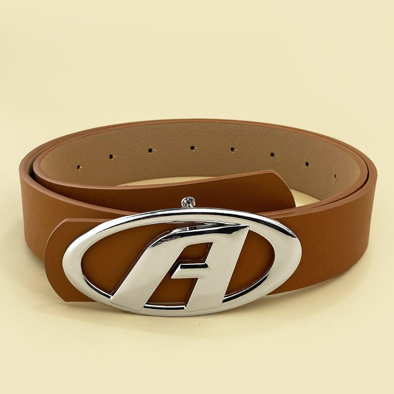 Ceinture en cuir noir pour femme avec boucle en métal raffiné en forme de lettre A, accessoire simple et polyvalent.