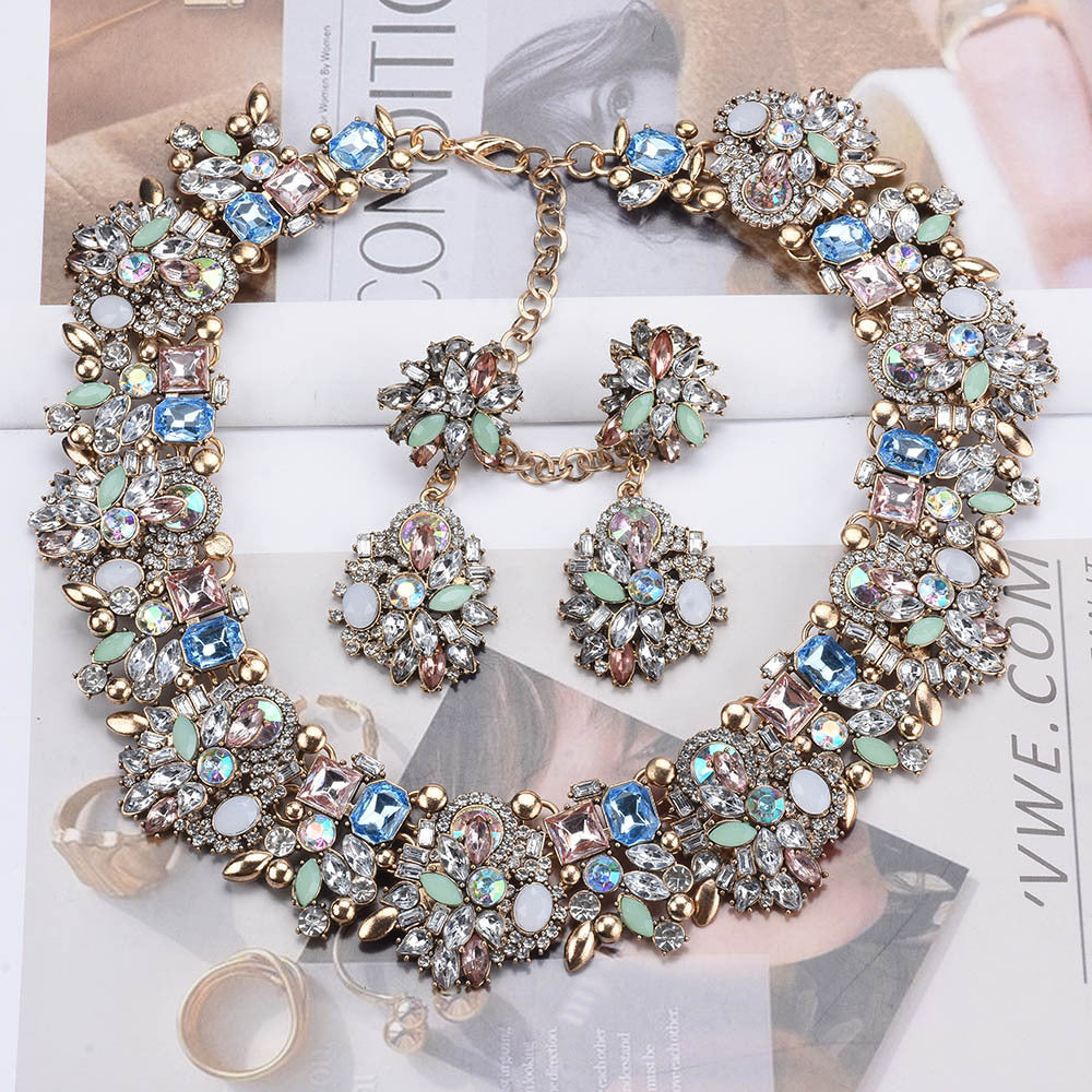 Fashion Retro Light Luxury Women's Necklace And Earrings Set