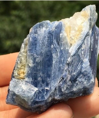 Blue crystal raw stone wool mineral crystal specimen