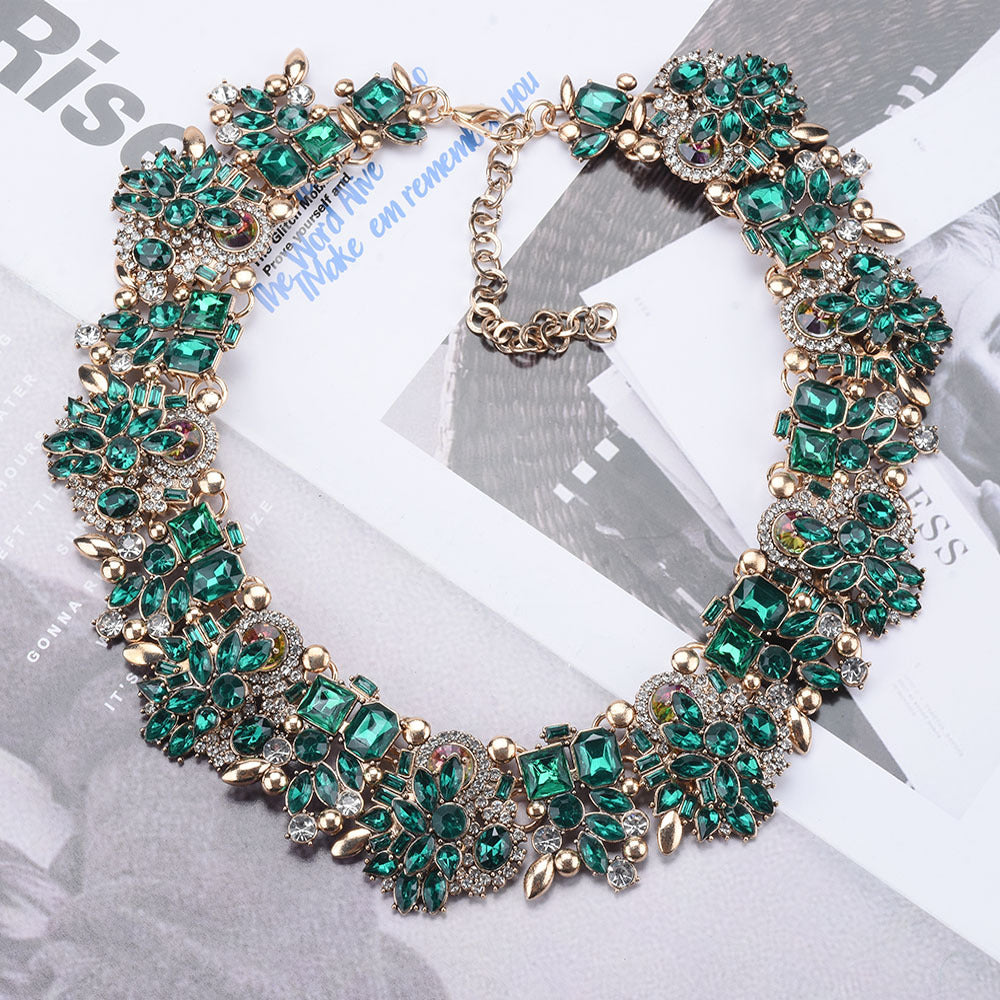 Fashion Retro Light Luxury Women's Necklace And Earrings Set