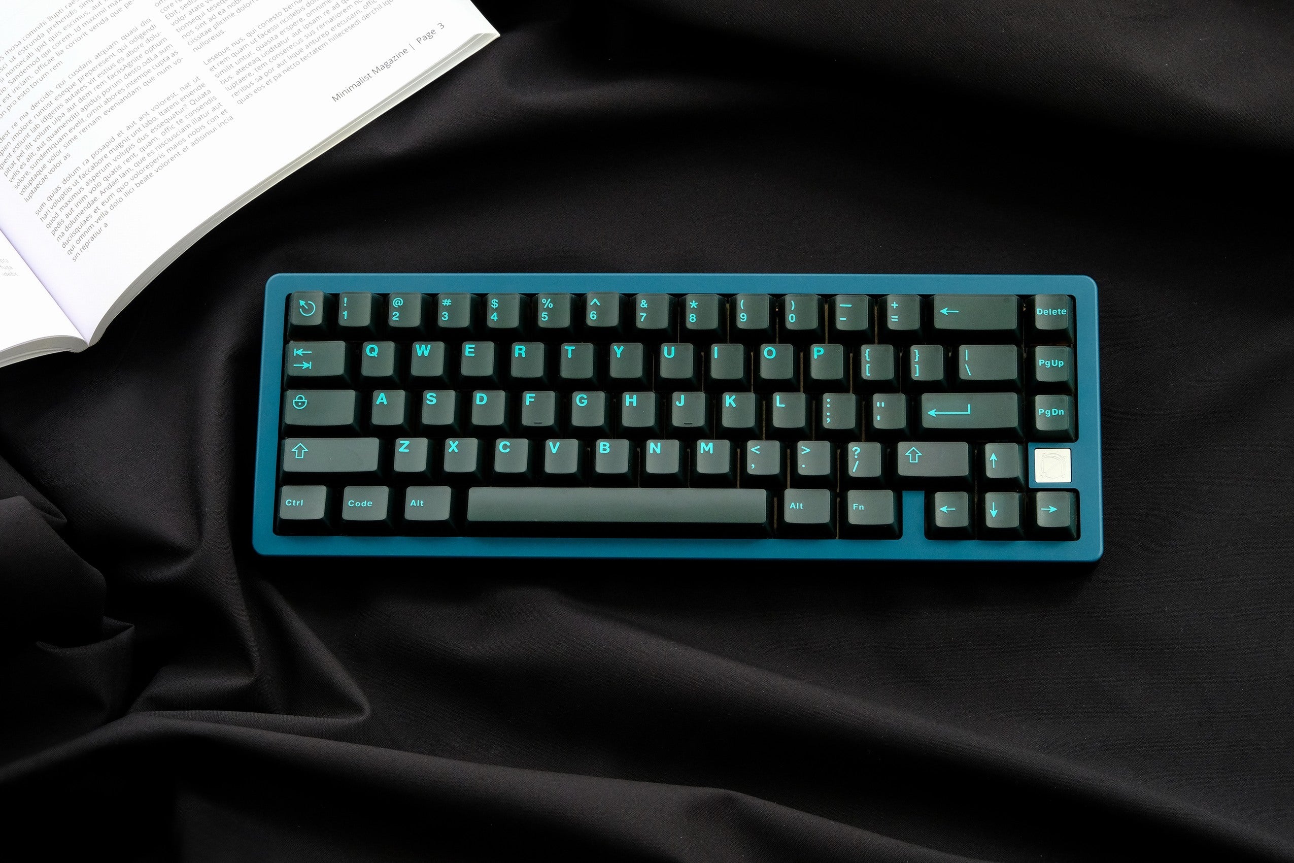 Clavier mécanique à touches noires et dorées