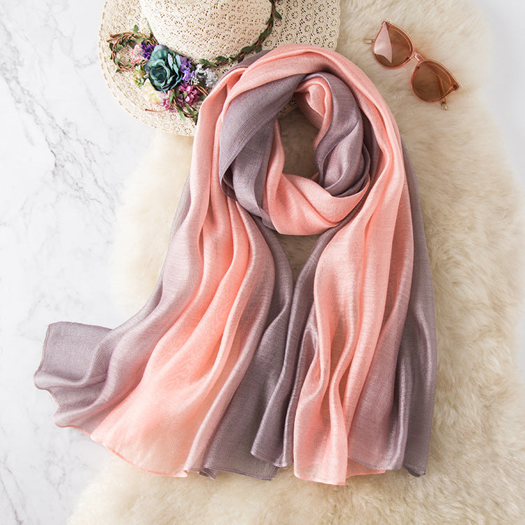 Version coréenne d'un foulard pour femme assorti aux couleurs