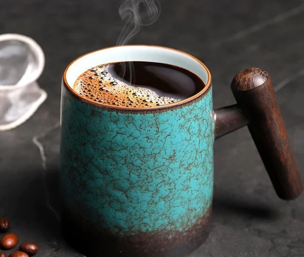 Tasse de bureau en céramique avec poignée en bois et couvercle pour filtrer et séparer le thé en poterie brute