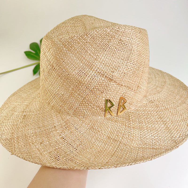 Chapeau de paille d'été pour femme avec chaîne dorée