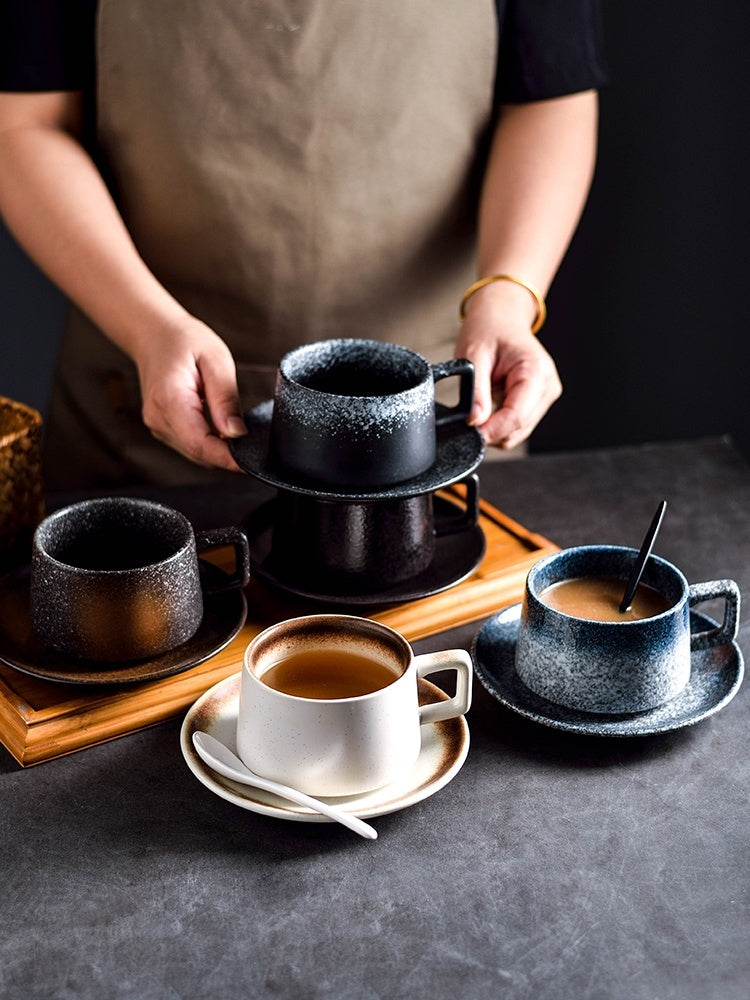 Ensemble Tasse et soucoupe en céramique pour le thé de l'après-midi