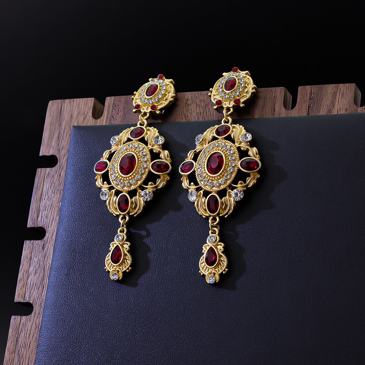 Embossed Texture Earrings Vintage Court Light Luxury Temperament Earrings