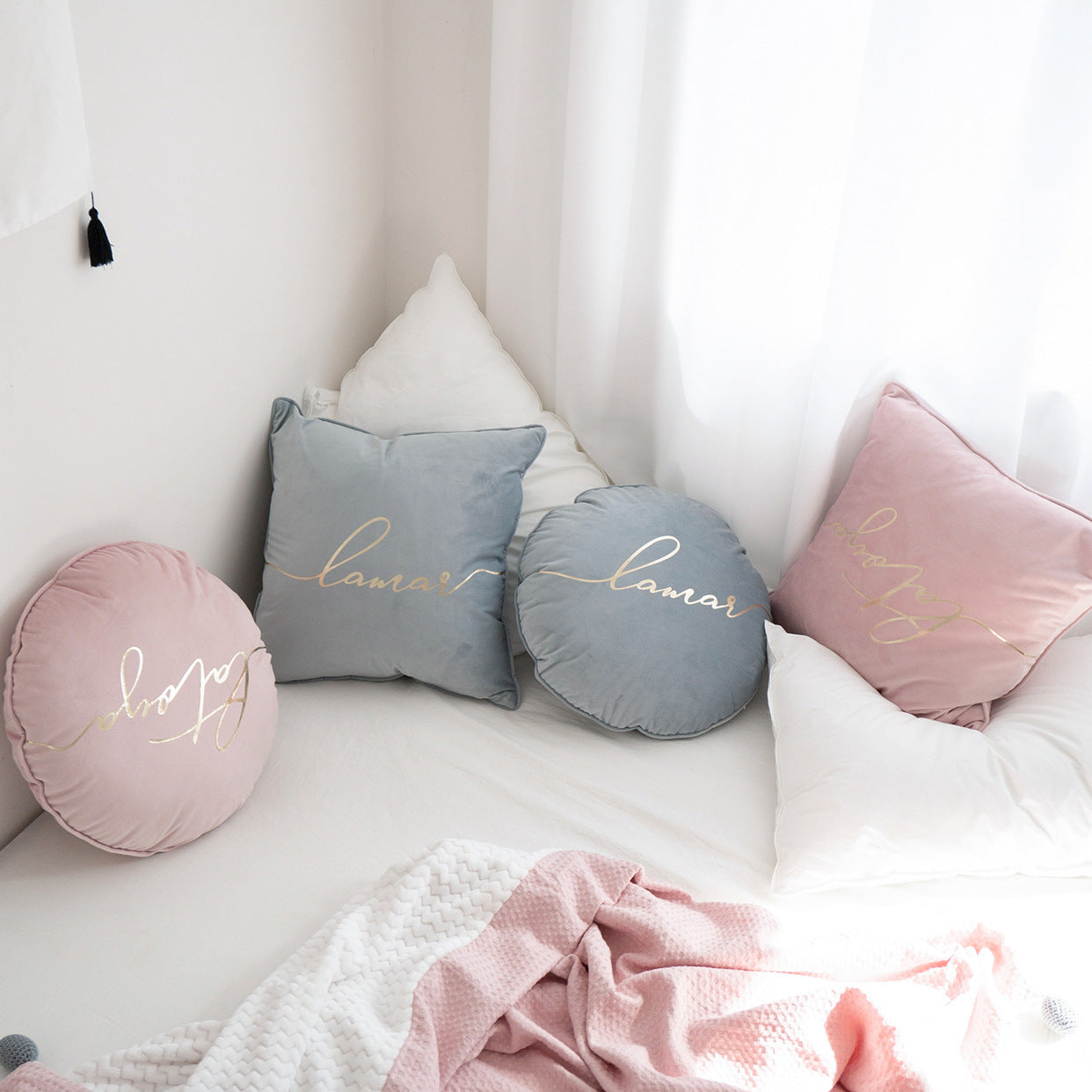Nordic Style Ins Girl Heart Round Velvet Cushion Pillow
