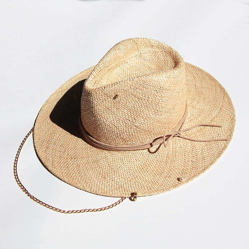 Chapeau de paille d'été pour femme avec chaîne dorée
