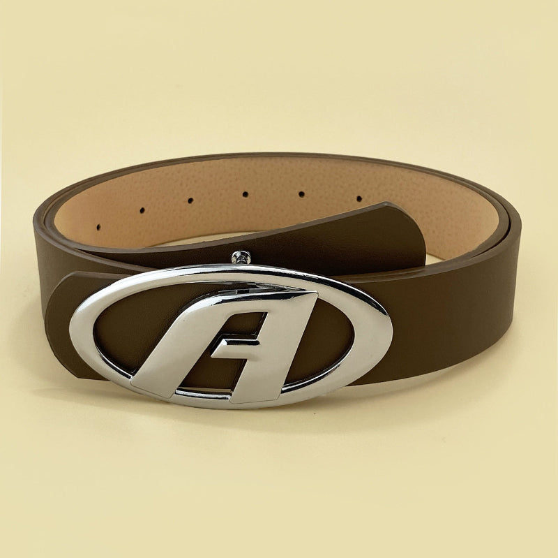 Ceinture en cuir noir pour femme avec boucle en métal raffiné en forme de lettre A, accessoire simple et polyvalent.