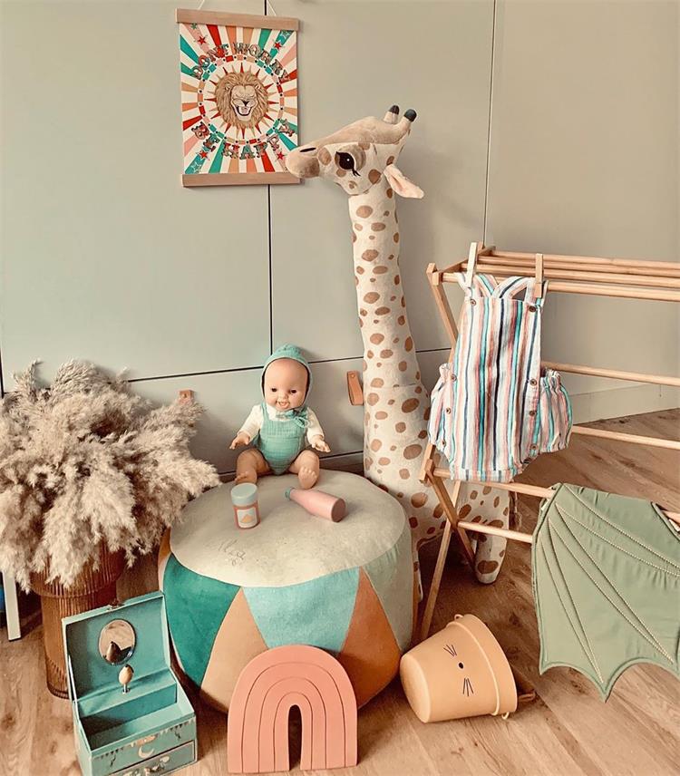 Creative Christmas Gift Of Cuddly Stuffed Animals