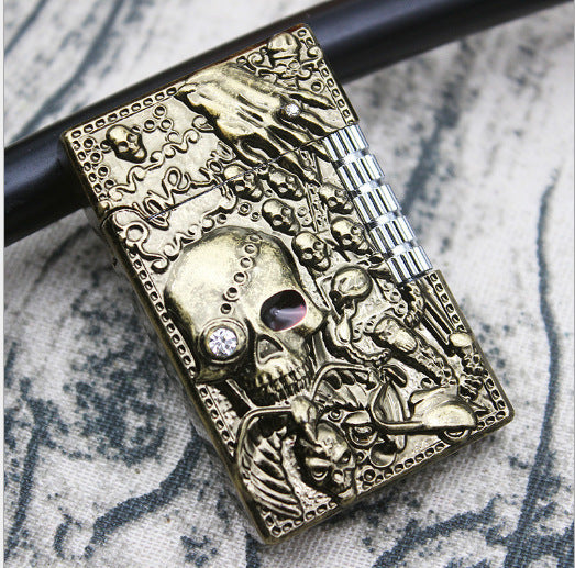 Briquets à gaz Skull Langsheng Créatif en métal en relief Tête de mort Double diamant Molette de broyage Flamme Briquet