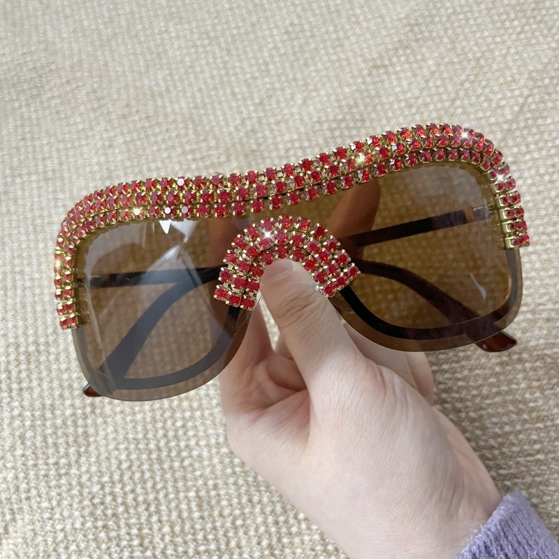 Nouvelles lunettes de soleil tendance pour femmes avec diamants