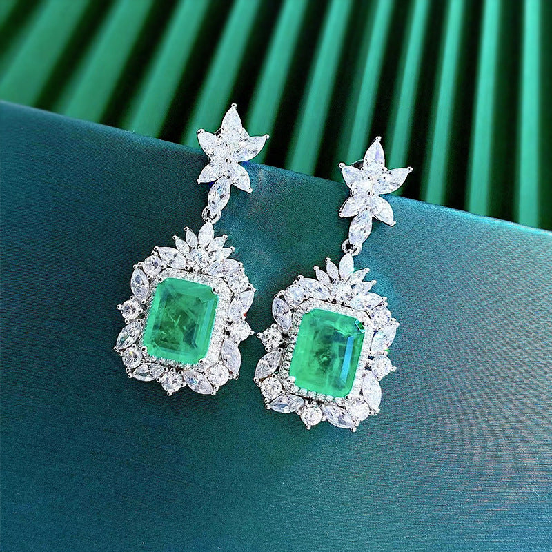 Ensemble collier et boucles d'oreilles rectangulaires émeraude argenté