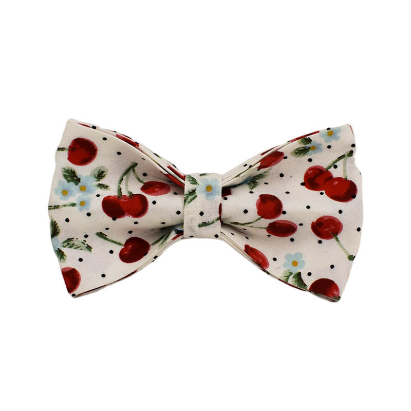 Collier pour animaux imprimé cerises rouges avec laisse, boucle à dégagement rapide dorée et nœud mignon