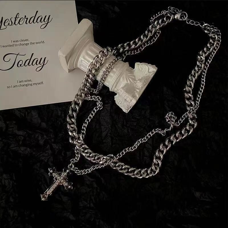 Collier Vintage en Acier au Titane avec Croix pour Hommes et Femmes