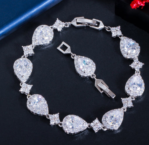 Women's Fashion Classic Drop-shaped Geometric Bracelet