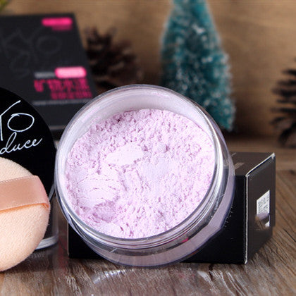 Poudre libre matifiante fixatrice, enrichie en eau minérale, respectueuse de la peau