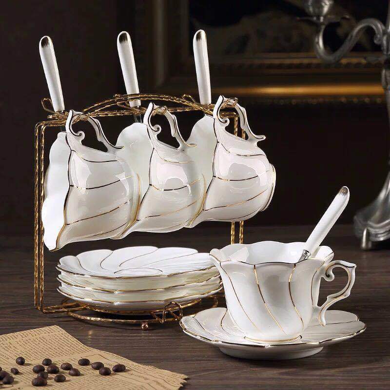 Ensemble tasse et soucoupe à thé en céramique motif floral