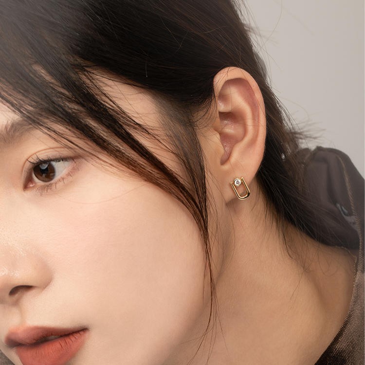 Boucles d'oreilles pendantes en forme de U avec diamant unique pour femme
