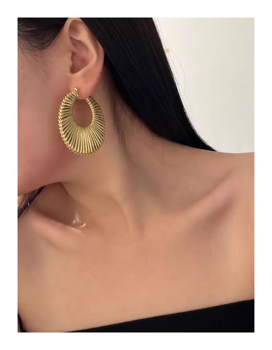 European And American Retro Exaggerated Hand-knitted Quality Earrings For Women