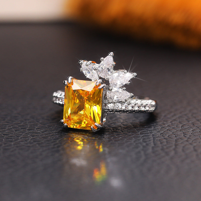 Bague vintage élégante avec zircon et diamant taille princesse