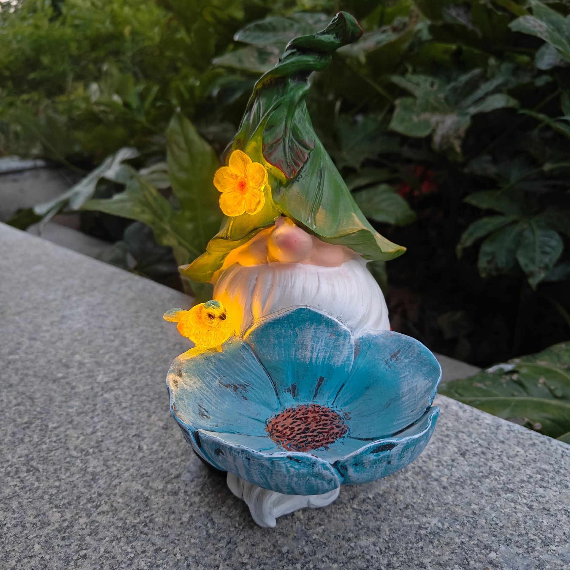 Décorations créatives d'elfes d'extérieur en résine, lampe solaire de nuit pour jardin et cour