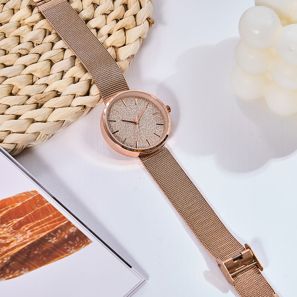 Montre Décontractée Simple pour Femme avec un Design Unique et Raffiné