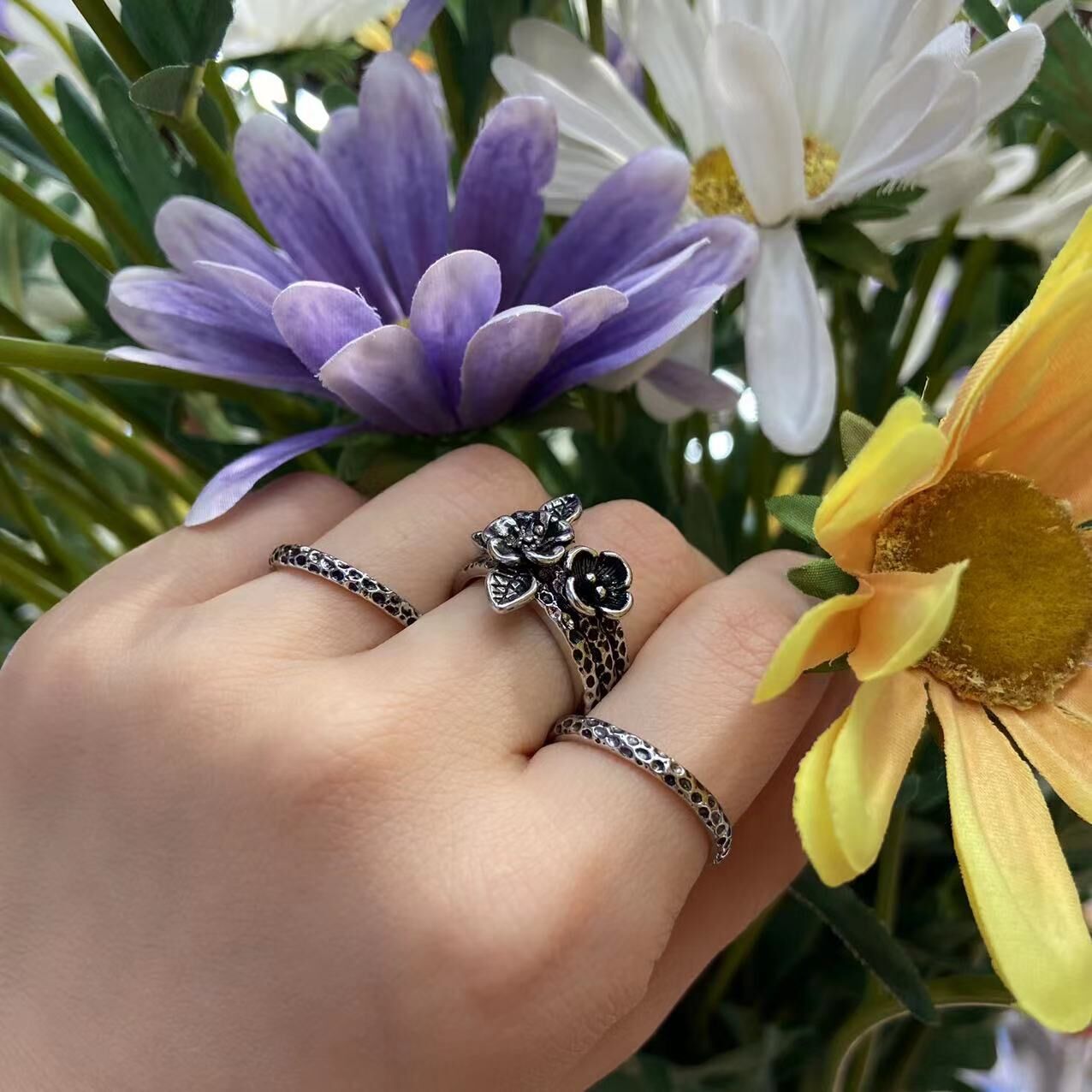 British Garden Stacked Ring Women's Carved Honeycomb Three-piece Set