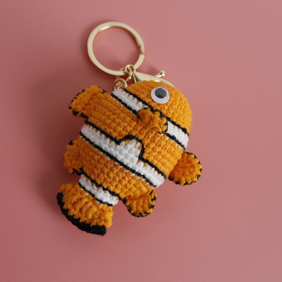 Porte-clés poisson en laine délicate au crochet