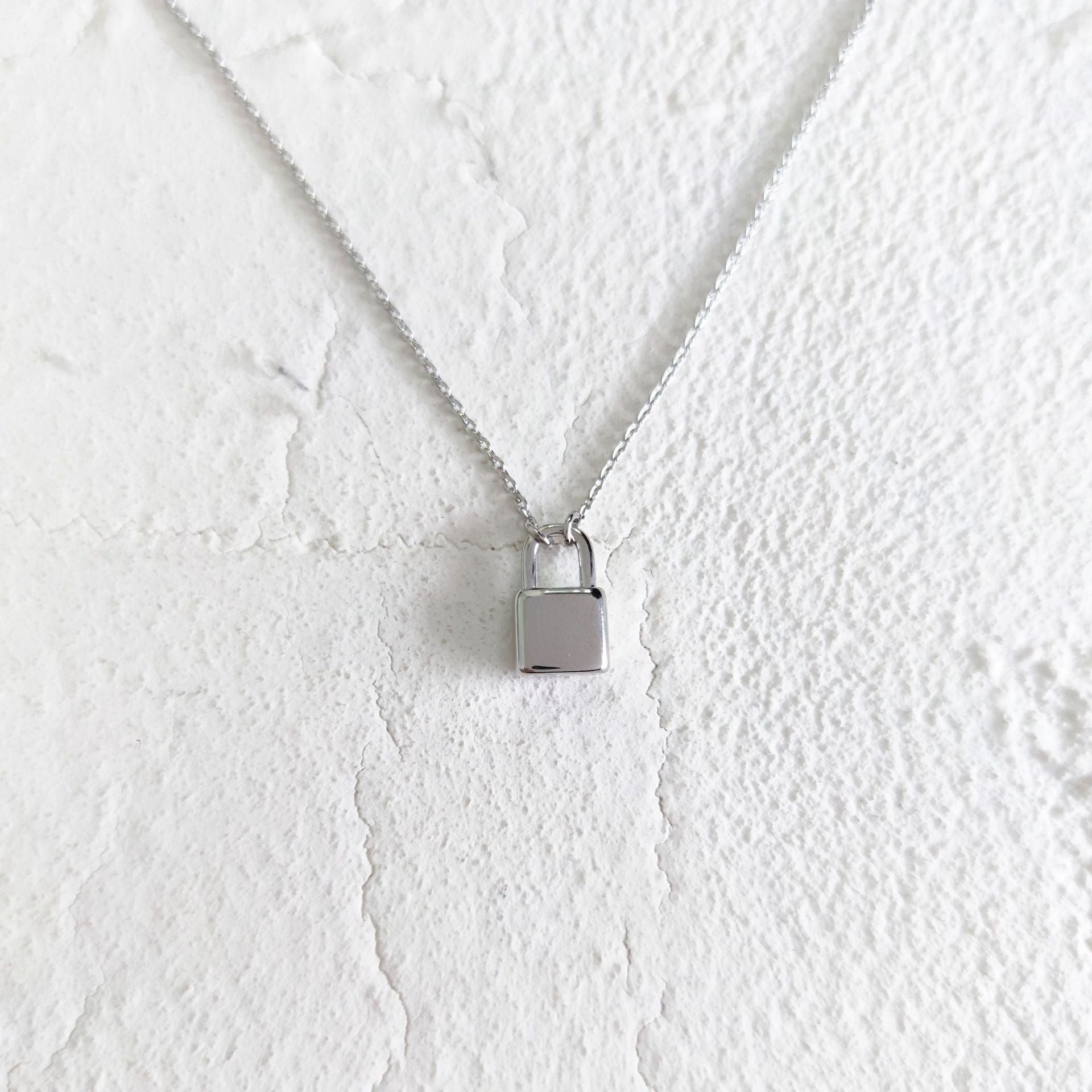 Key Necklace Female Clavicle Chain Ins Cold Wind Simple Small Lock Necklace