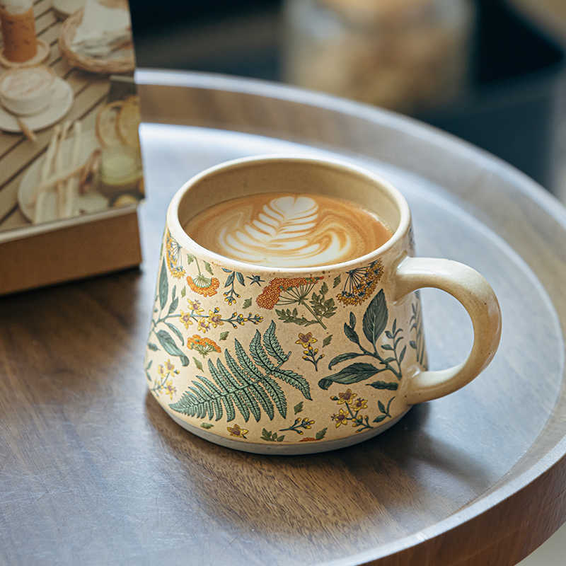 Tasse à café en céramique faite à la main