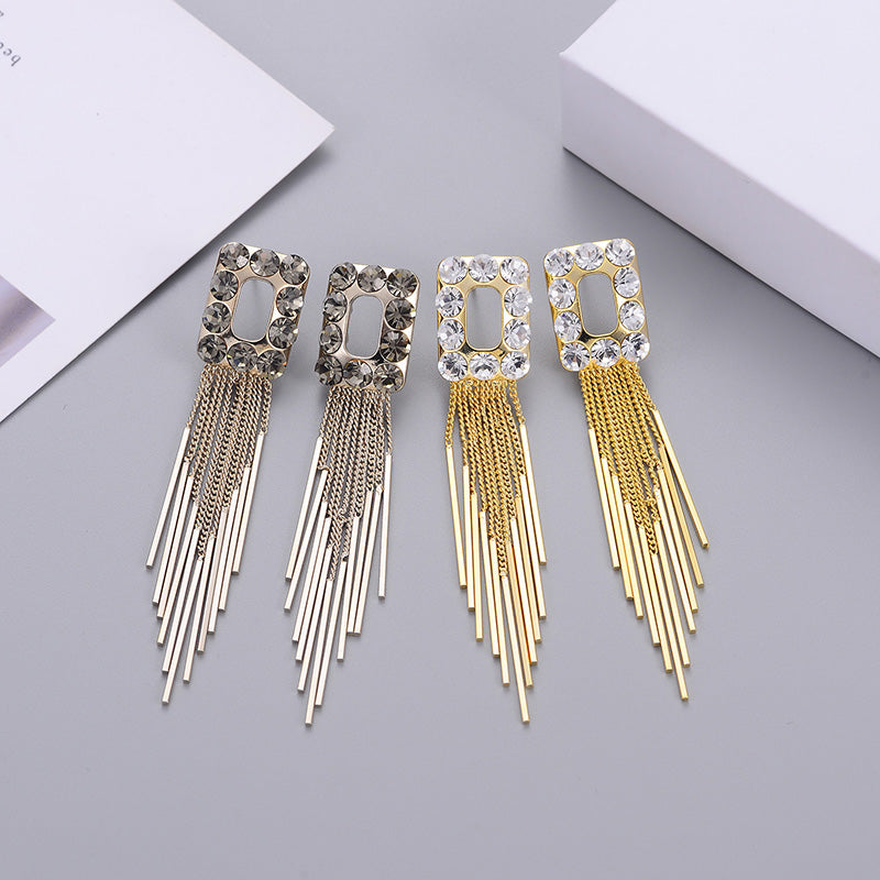 Boucles d'oreilles exagérées de personnalité, les tendances de la mode sont irrégulières