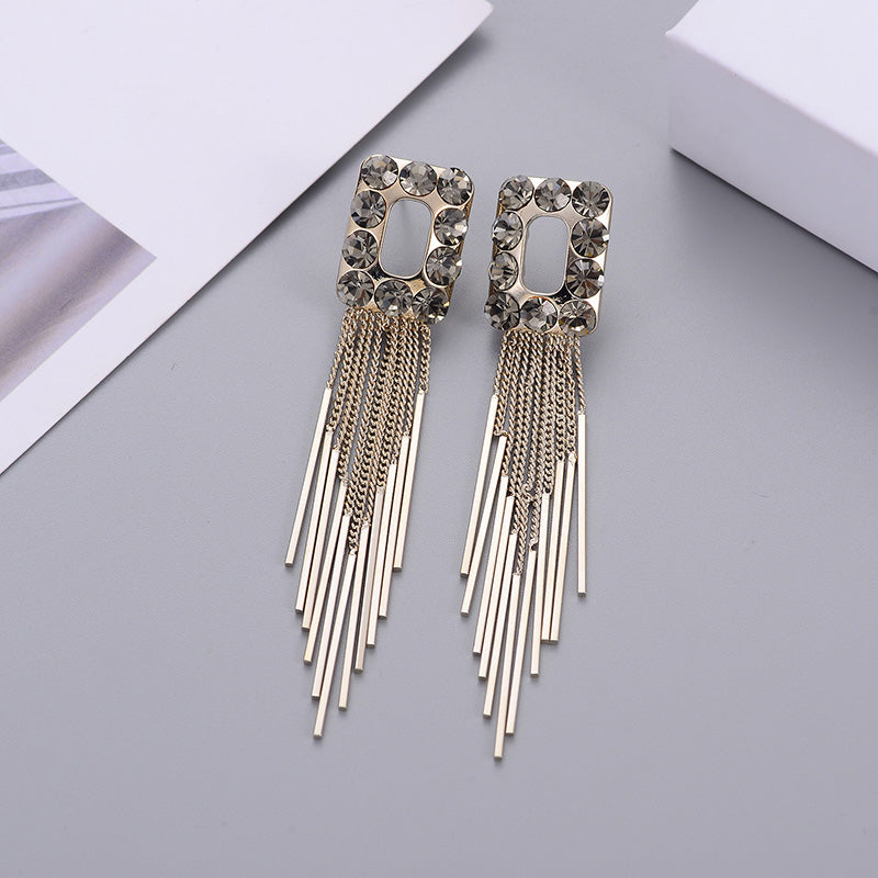 Boucles d'oreilles exagérées de personnalité, les tendances de la mode sont irrégulières