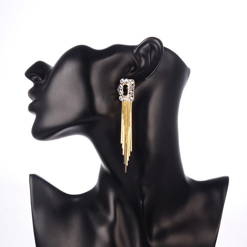 Boucles d'oreilles exagérées de personnalité, les tendances de la mode sont irrégulières